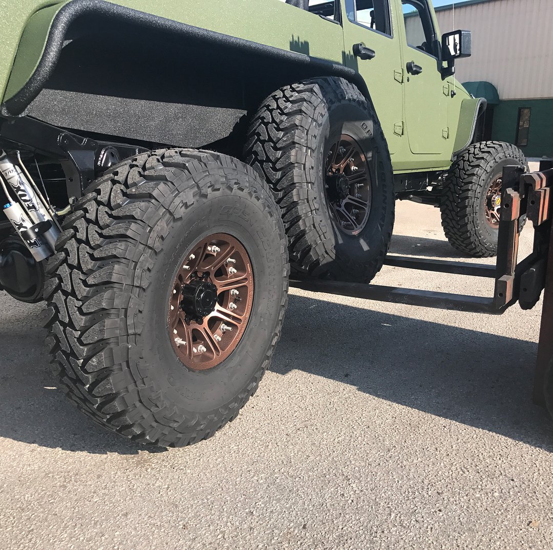 Jeep Wrangler Army Green 6x6 is meant for serious off-roading