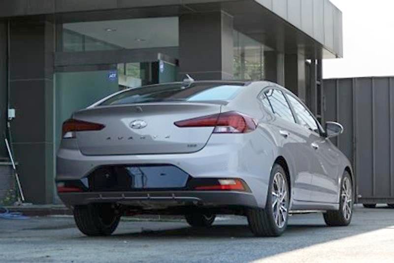 New Hyundai Elantra Facelift spied inside plant - Launch soon