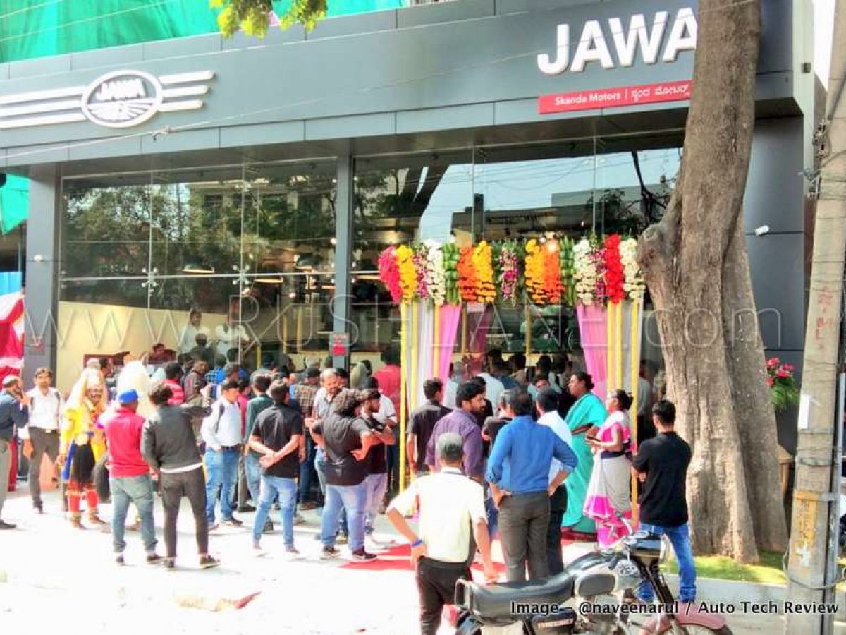 Jawa Motorcycles Arrive In Bangalore Same Dealers As Mahindra