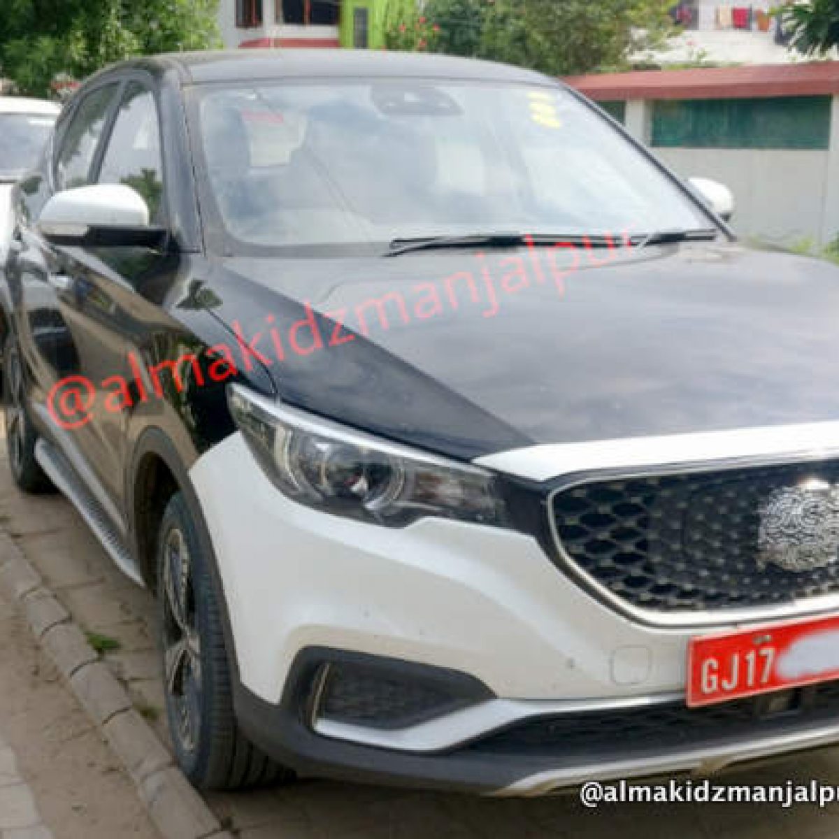 Mg Zs Electric Suv White And Black Colours Interiors Spied