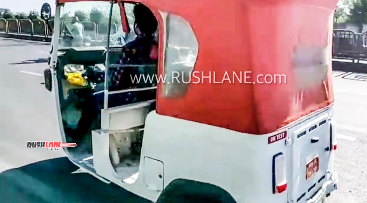 Bajaj CNG BS6 rickshaw.