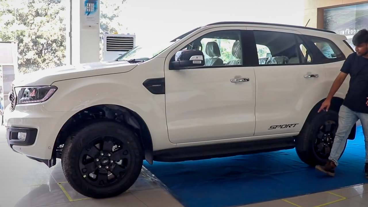 New Ford Endeavour Sport Arrives At Dealer - First Look Video