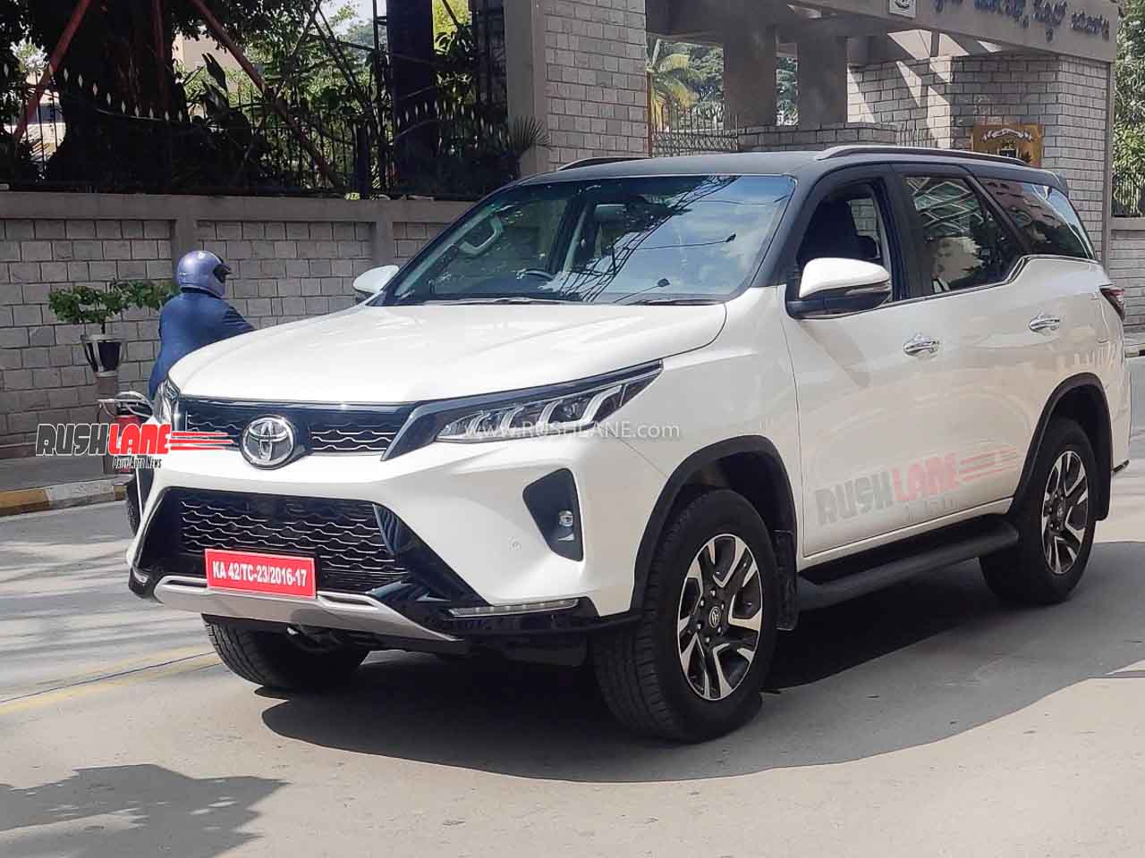 Toyota Fortuner 25Litre Diesel  30L 4x4 Automatic Launched