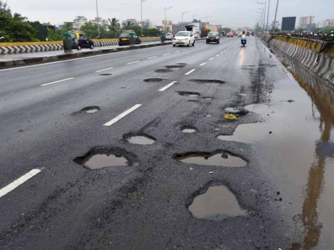 Contractors Who Make Bad Roads Will Be Banned, Fined Up To Rs 10 Crores ...