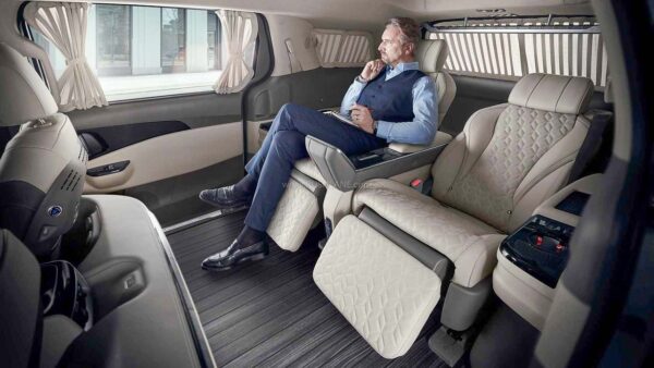 New Kia Carnival 4 Seat Limousine MPV