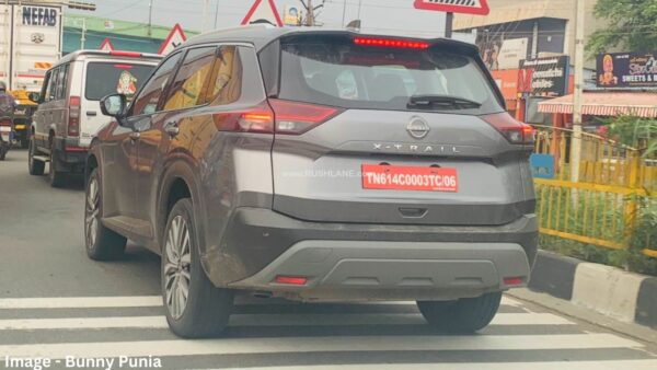 Pre facelift Nissan X-Trail spotted in India