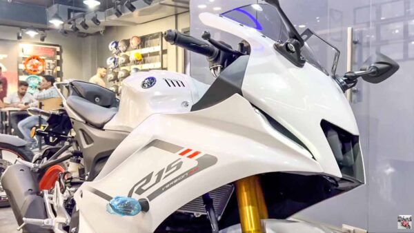 Yamaha R15 White Colour New