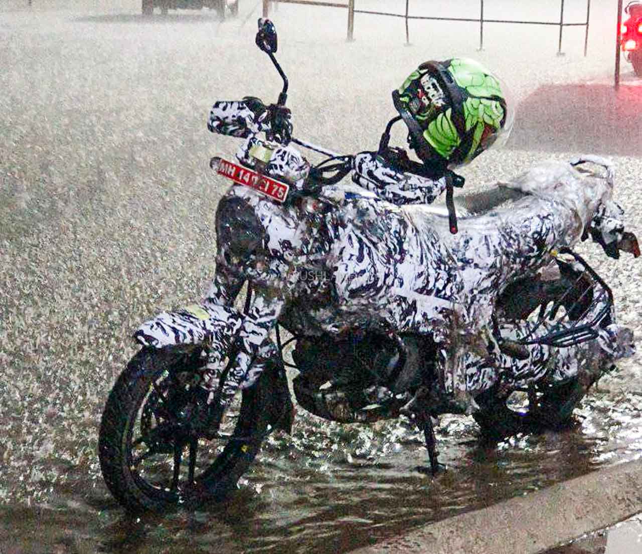 New Bajaj commuter motorcycle spied