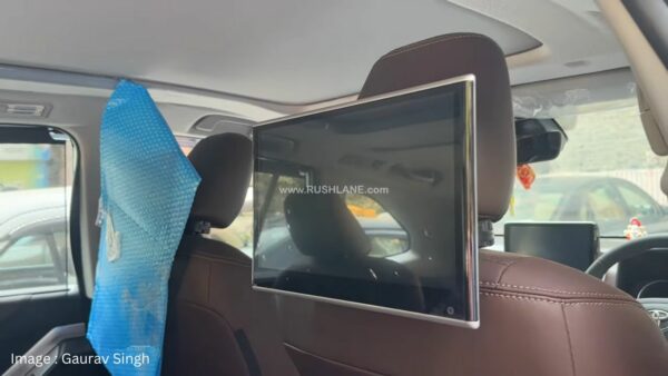 Innova Hycross Modified Rear Seat Entertainment